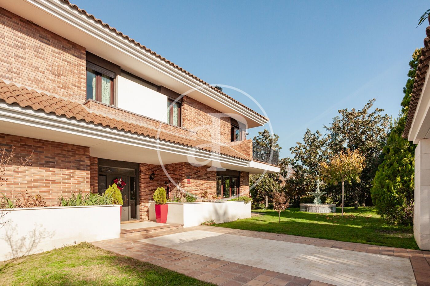 Vista exterior de Casa o xalet en venda en Pozuelo de Alarcón amb Aire condicionat, Calefacció i Jardí privat