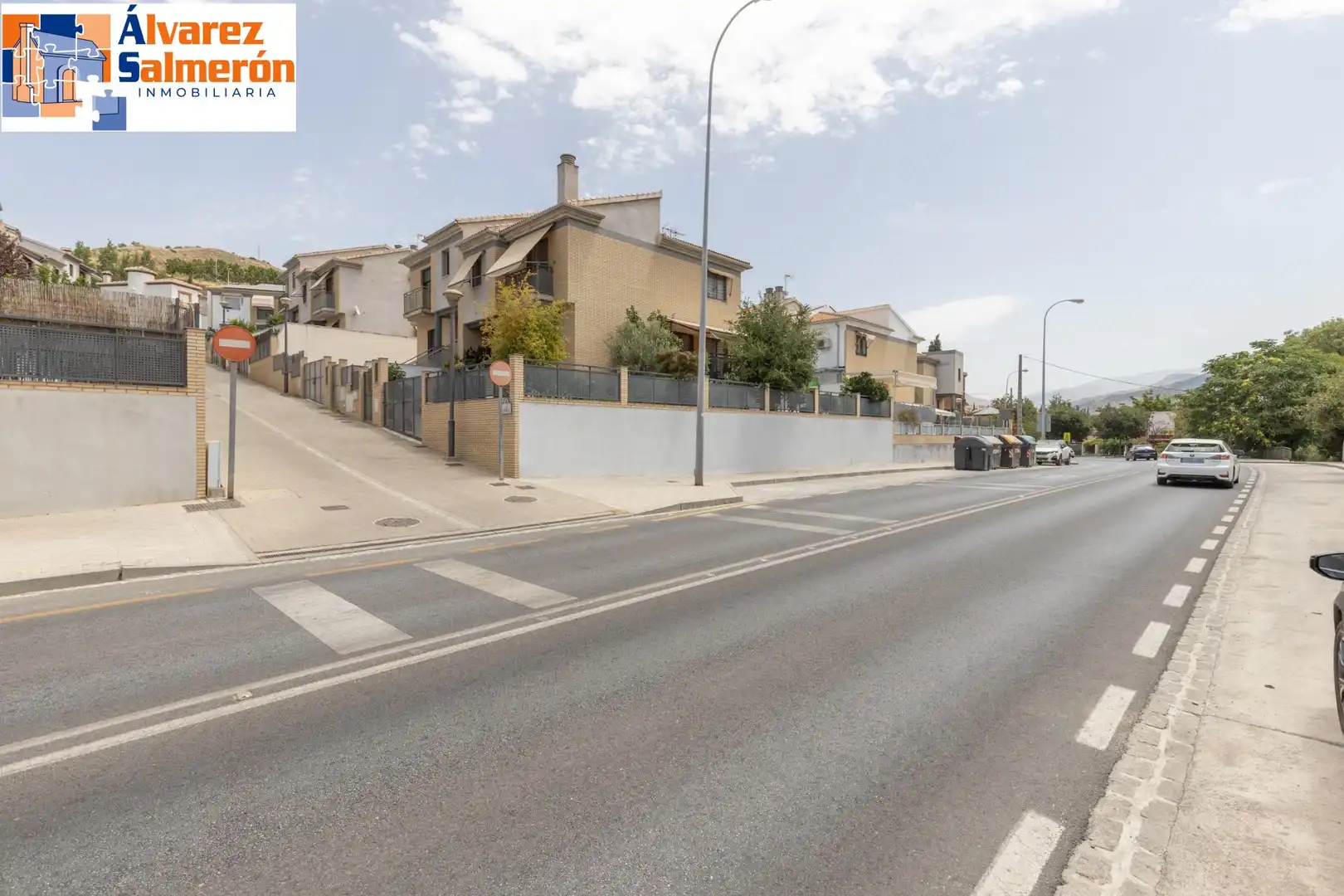 Vista exterior de Casa adosada en venta en Granada con Aire acondicionado, Calefacción y Balcón