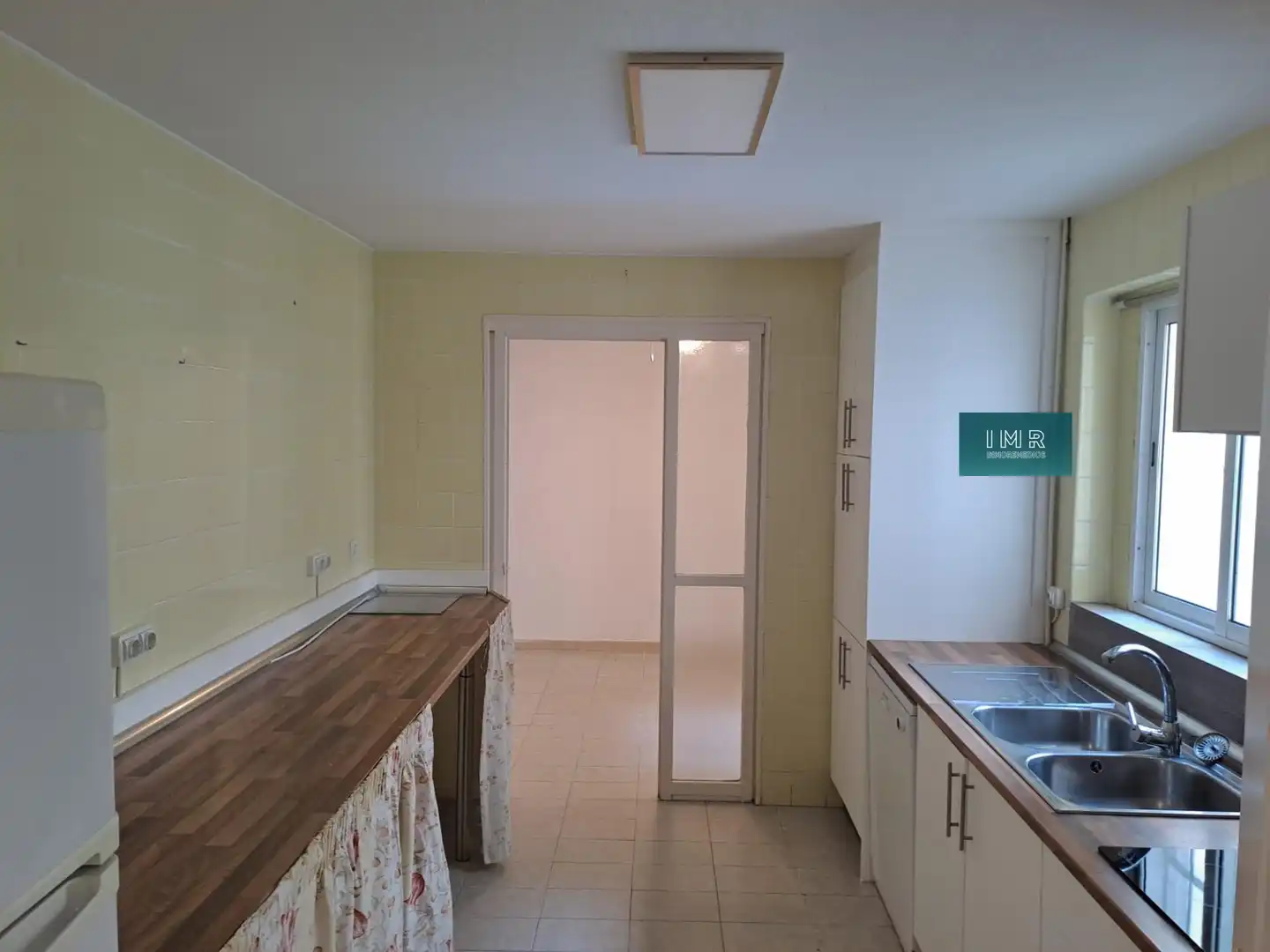 Kitchen of Flat for rent in Sevilla  with Air Conditioner and Storage room
