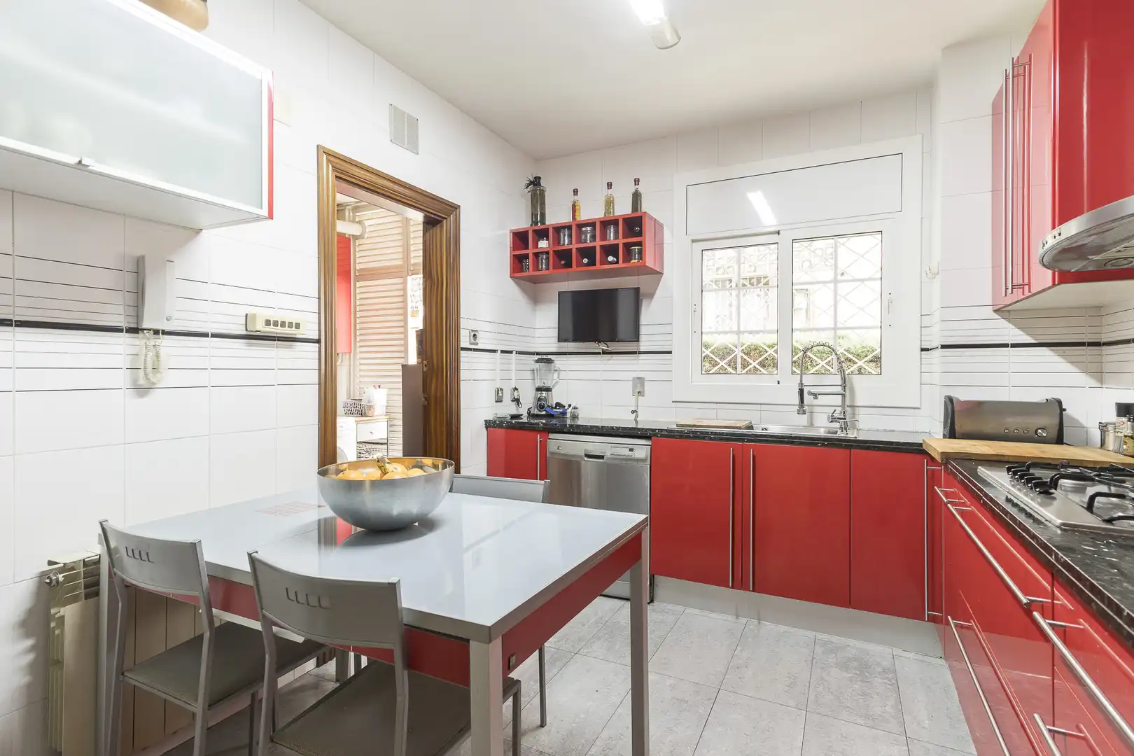 Cocina de Piso en venta en Barcelona con Calefacción, Jardín privado y Terraza