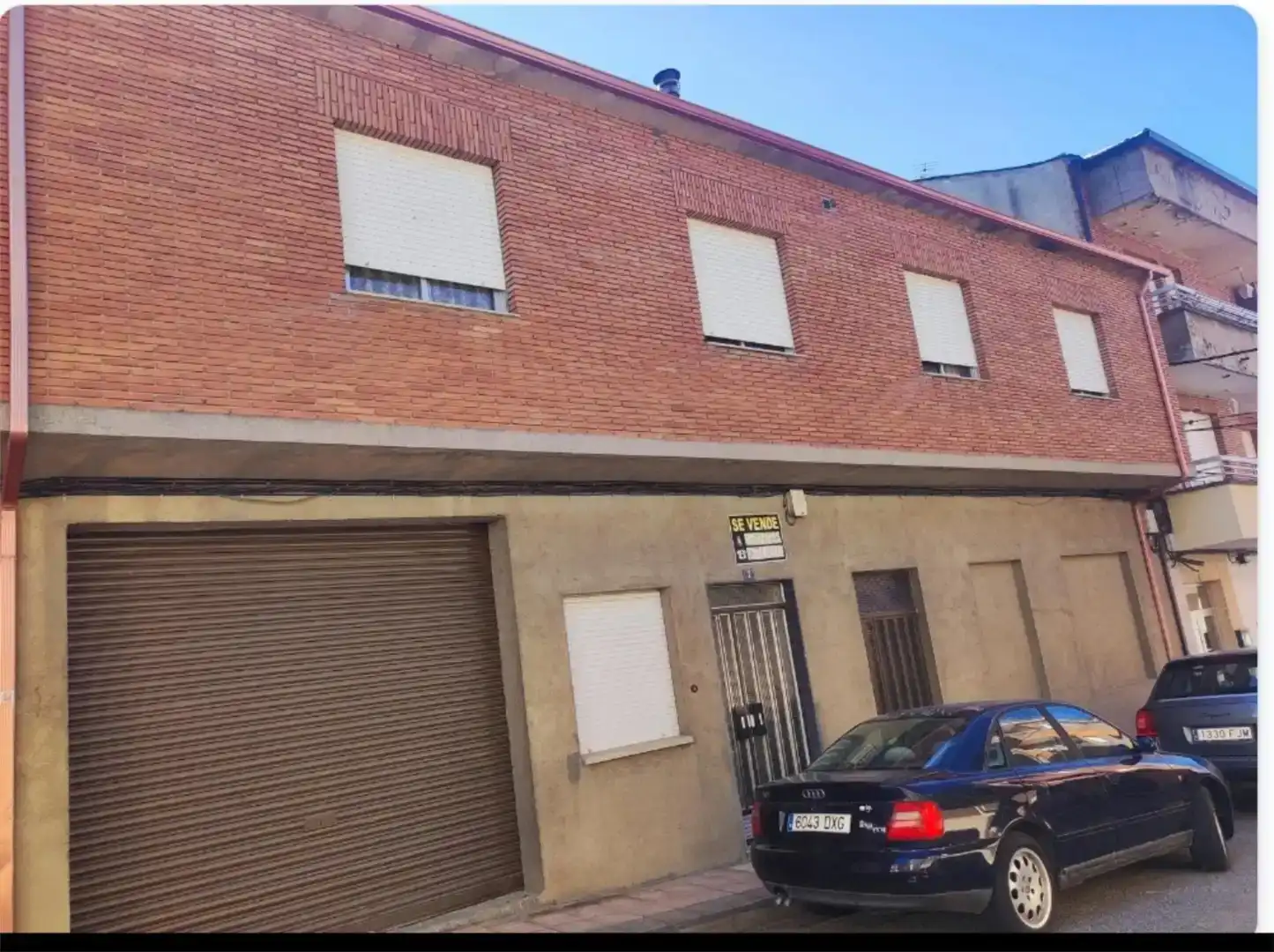 Vista exterior de Casa adosada en venda en Fabero amb Traster