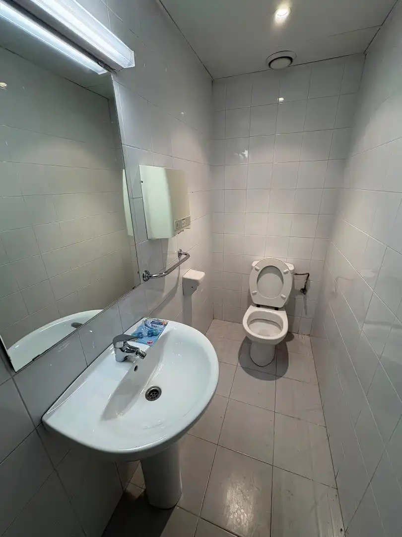 Bathroom of Commercial properties for rent in Girona  with Air Conditioner and Parquet flooring