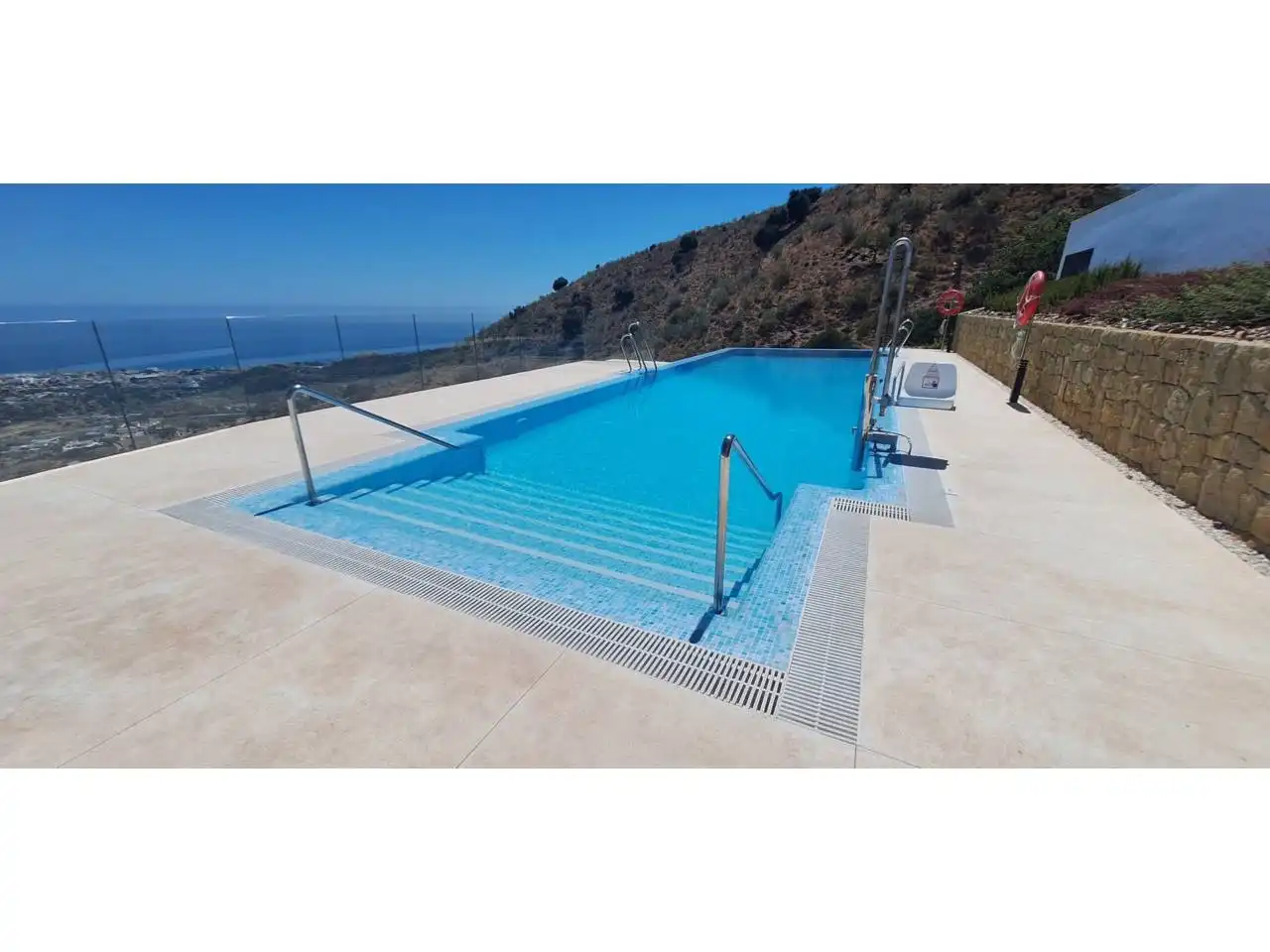 Piscina de Àtic en venda en Rincón de la Victoria amb Terrassa, Traster i Piscina comunitària
