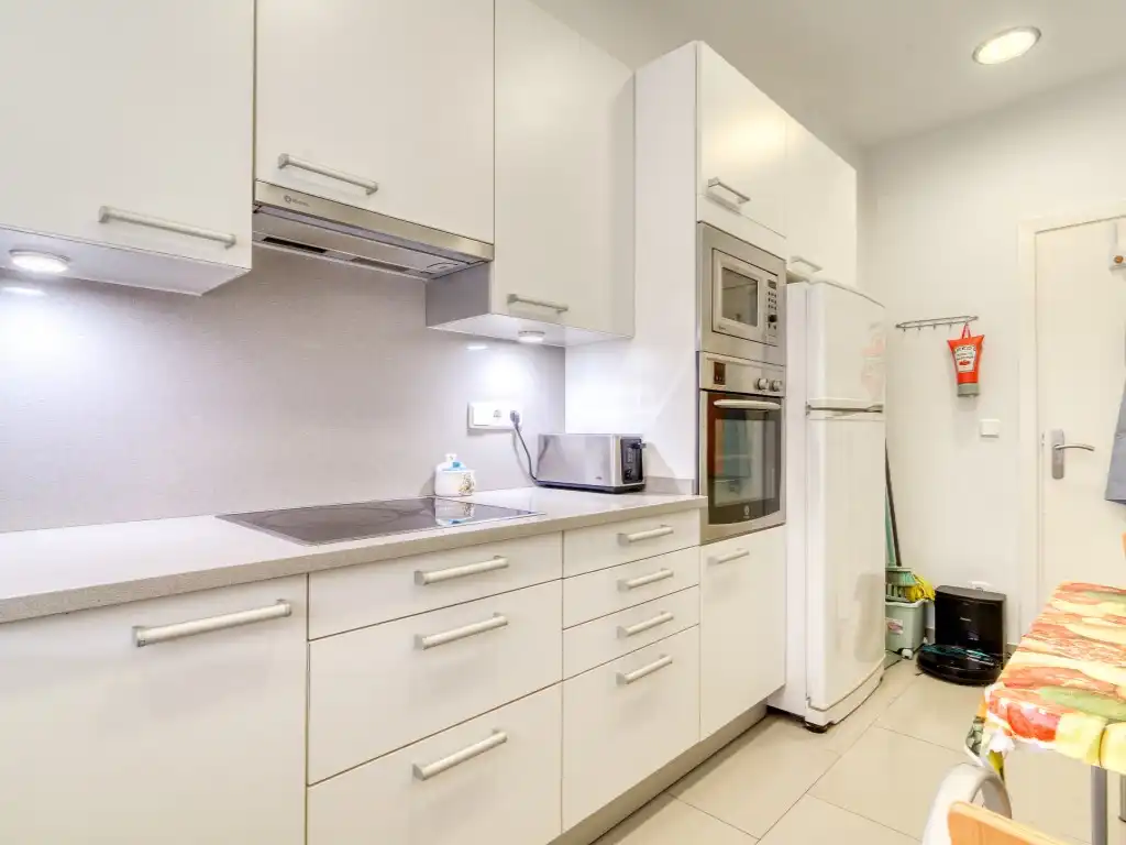 Kitchen of Flat for sale in Figueres  with Air Conditioner