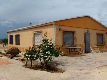 Casa rústica amb jardí en venda a Partida Sol del Camp 272