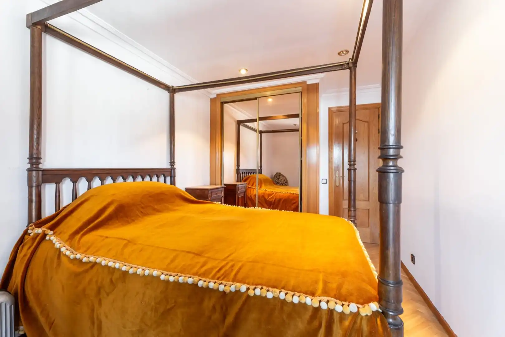 Habitación de Casa adosada en venta en Madrid con Aire acondicionado, Calefacción y Jardín privado