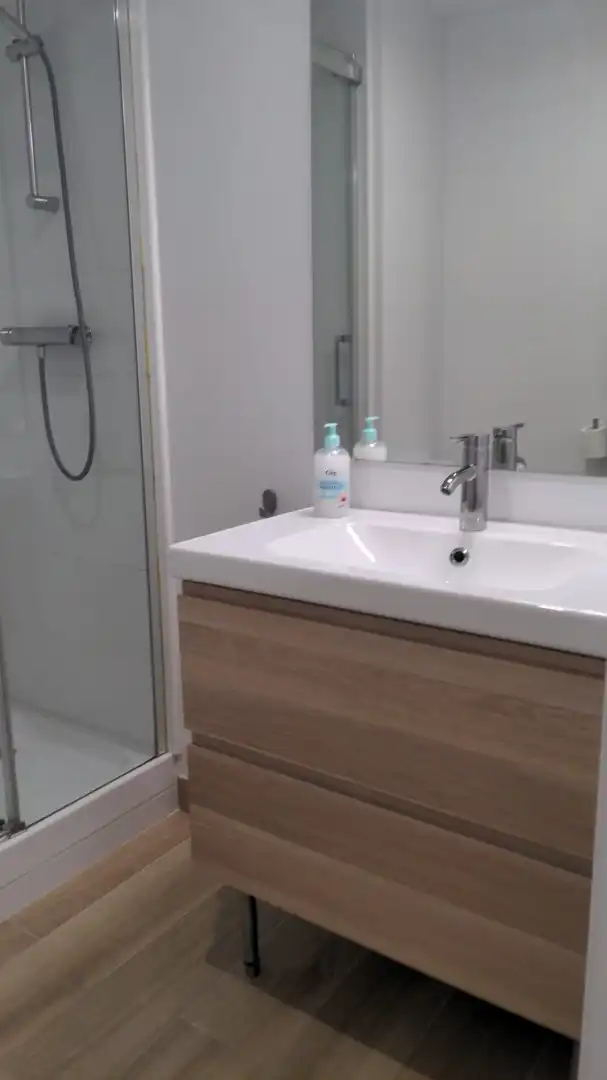 Bathroom of Flat for rent in Esplugues de Llobregat  with Air Conditioner, Heating and Terrace