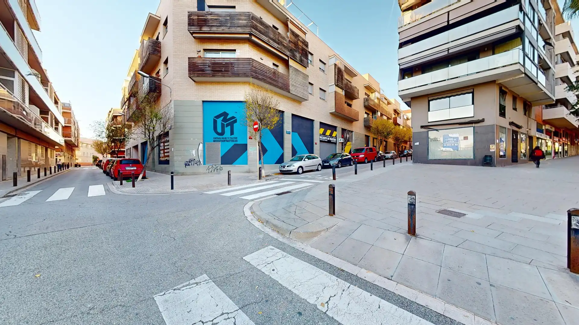 Vista exterior de Traster de lloguer en Cornellà de Llobregat amb Alarma