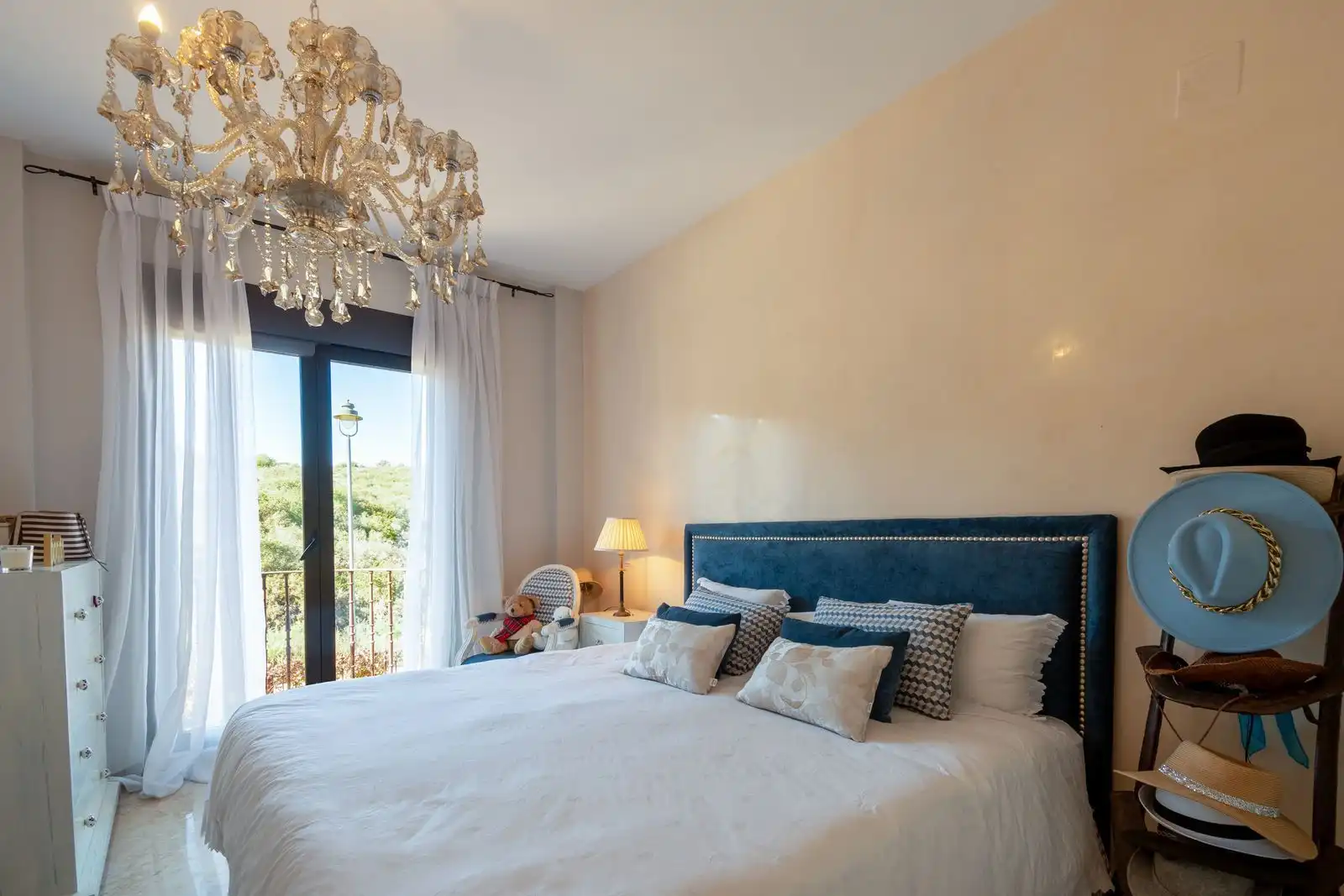 Habitación de Casa adosada en venta en Estepona con Aire acondicionado, Amueblado y Horno