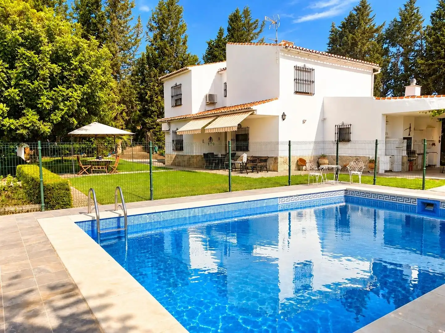 Villa avec piscine à vendre à Calle POLIGONO 38
