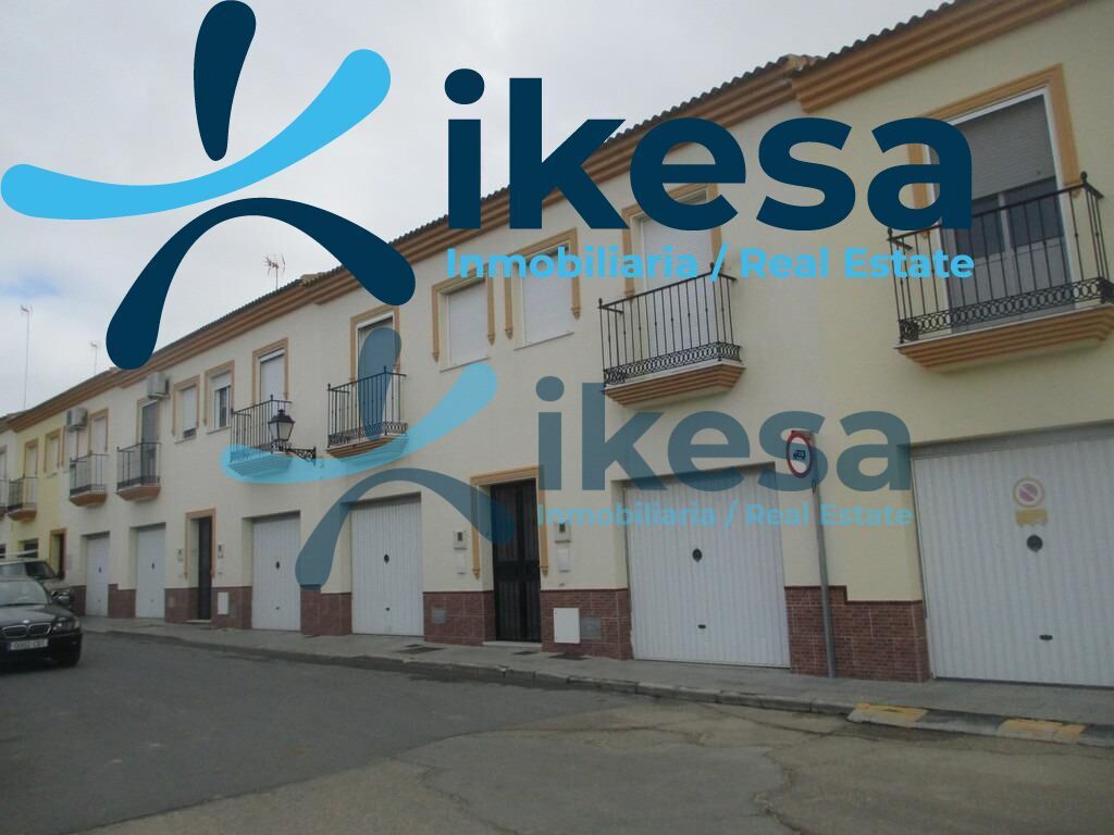 Vista exterior de Casa adosada en venta en Rociana del Condado con Jardín privado y Terraza