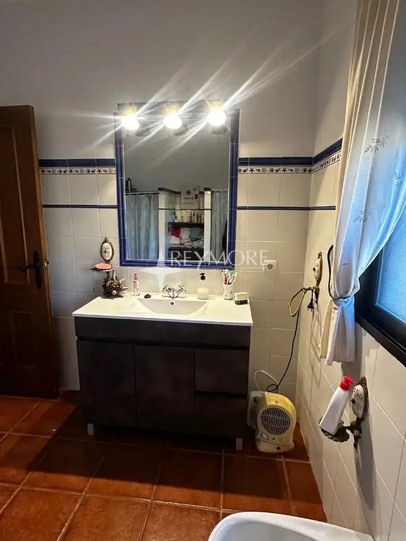 Bathroom of Houses for sale in Obejo  with Private garden, Terrace and Storage room