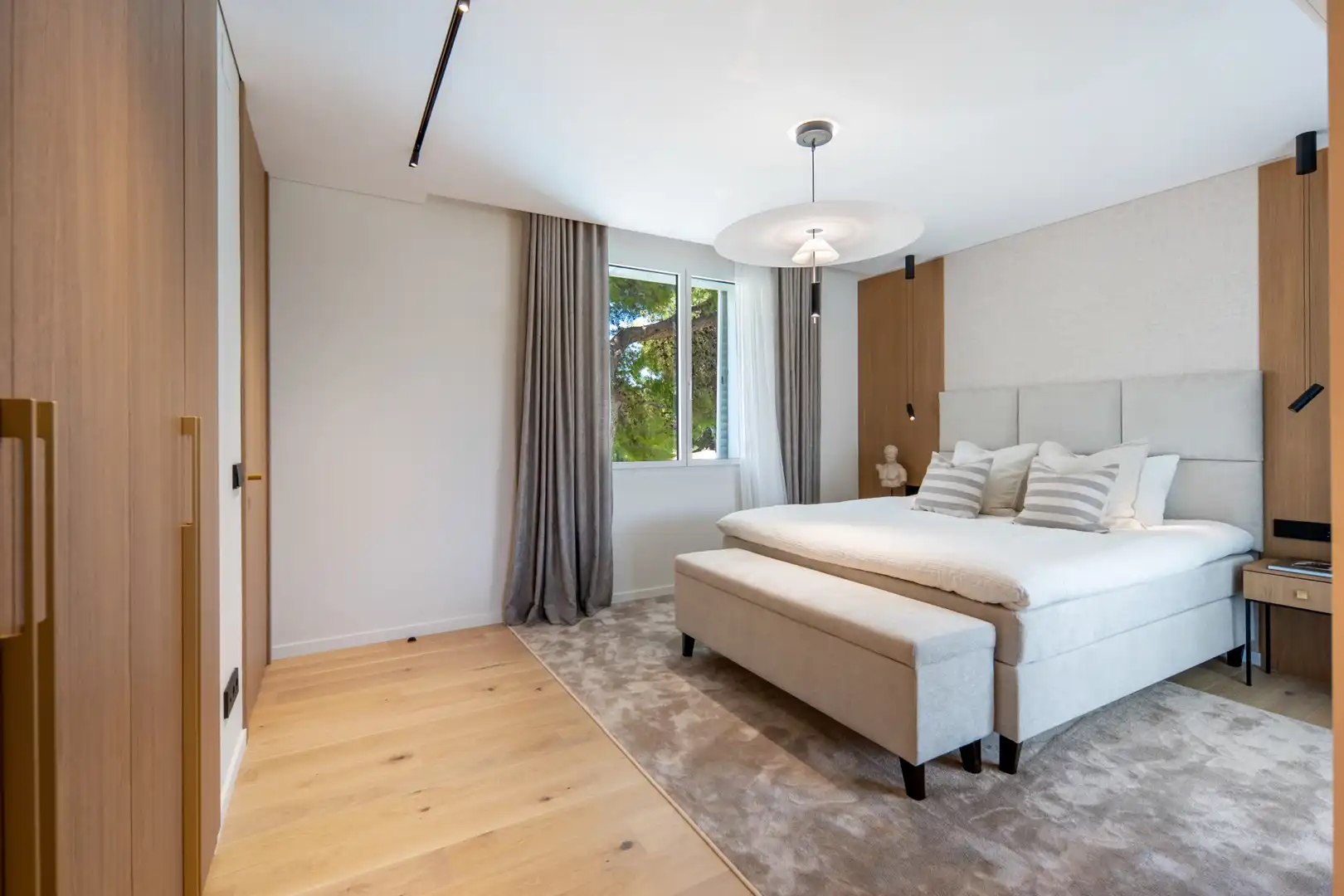 Schlafzimmer von Dachboden zum Verkauf in Marbella mit Klimaanlage, Terrasse und Schwimmbad