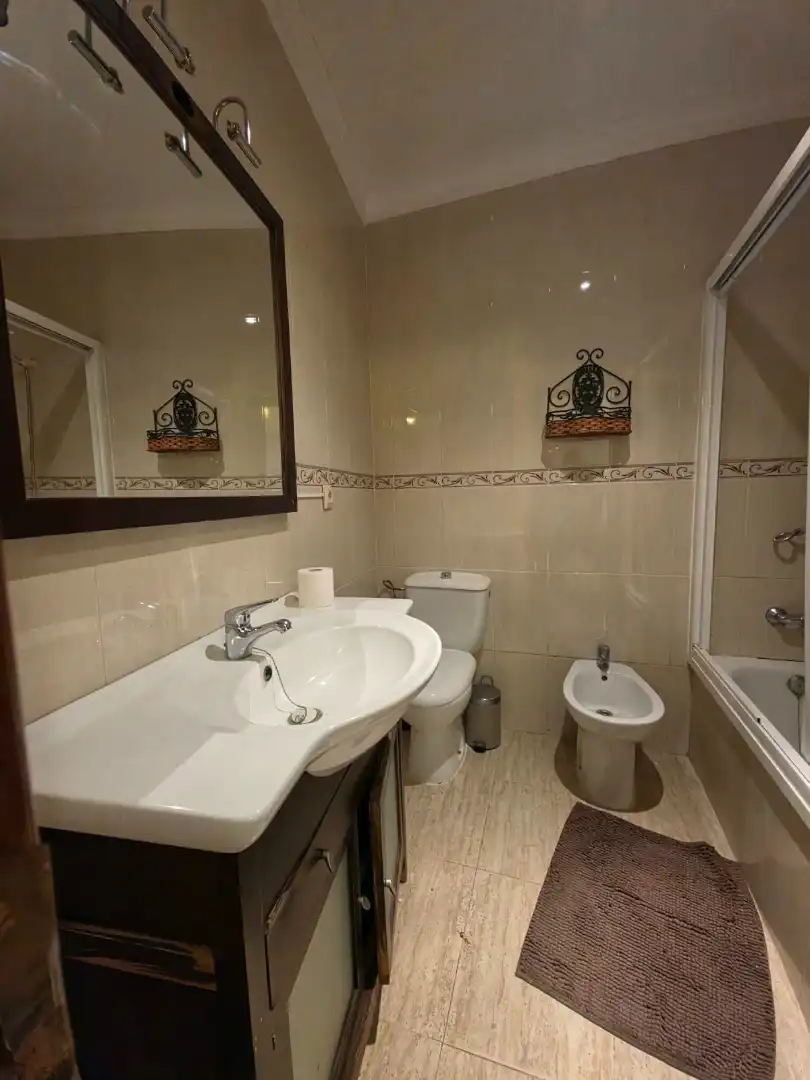 Badezimmer von Wohnung zum Verkauf in Andújar mit Klimaanlage, Möbliert und Balkon