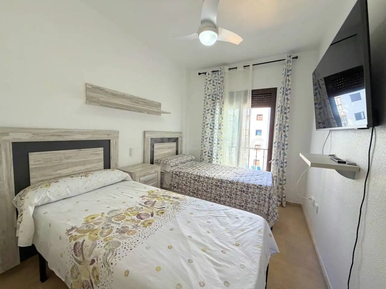 Habitación de Apartamento de alquiler en Manilva con Terraza, Amueblado y Alarma