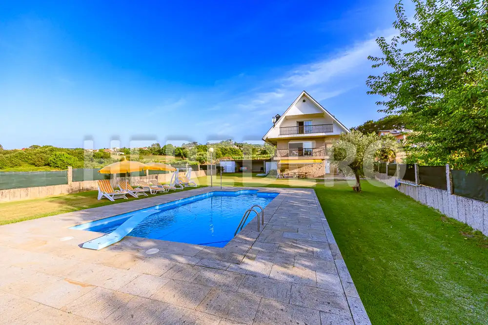Piscina de Casa o chalet en venta en Vigo  con Calefacción, Jardín privado y Terraza