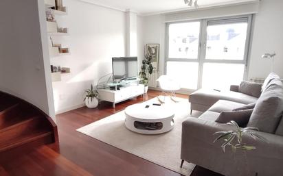 Sala d'estar de Dúplex en venda en Torrelavega  amb Calefacció, Traster i Balcó