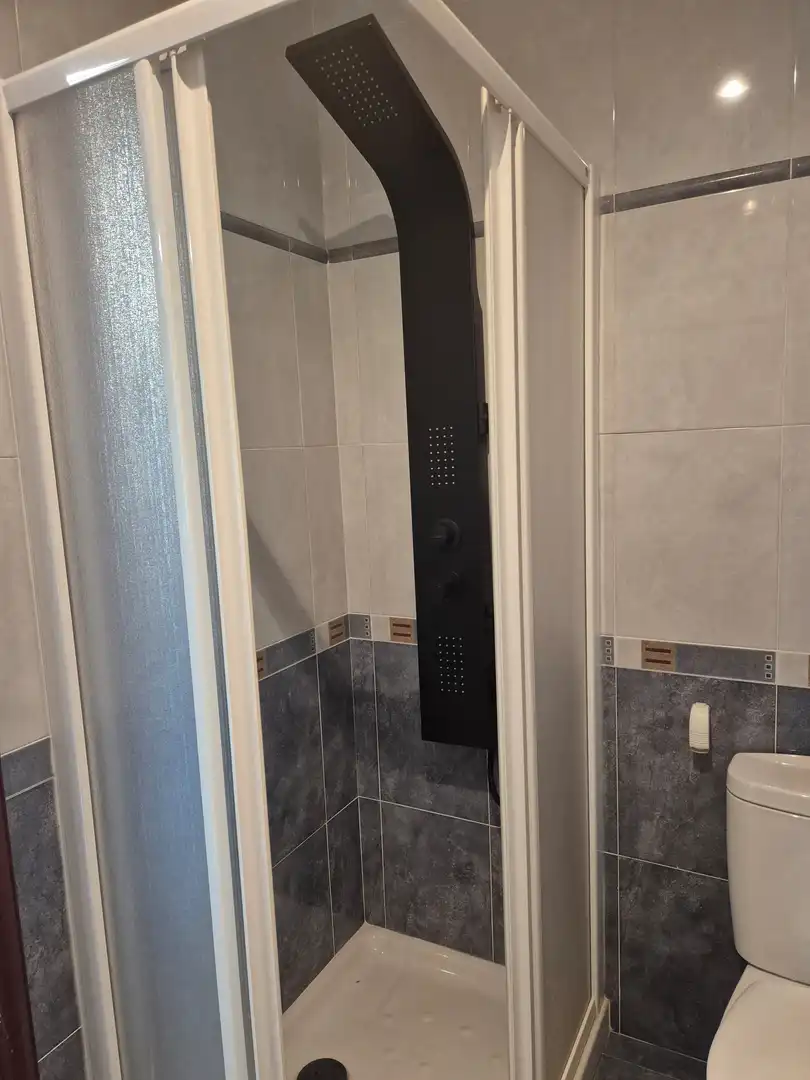 Badezimmer von Büro zur Miete in Loiu mit Klimaanlage und Terrasse