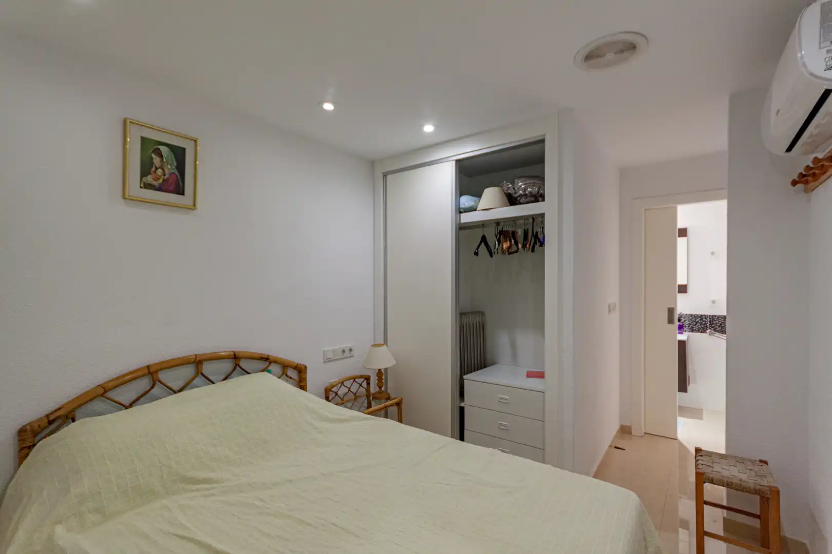 Schlafzimmer von Wohnungen zum Verkauf in La Manga del Mar Menor mit Klimaanlage, Heizung und Terrasse