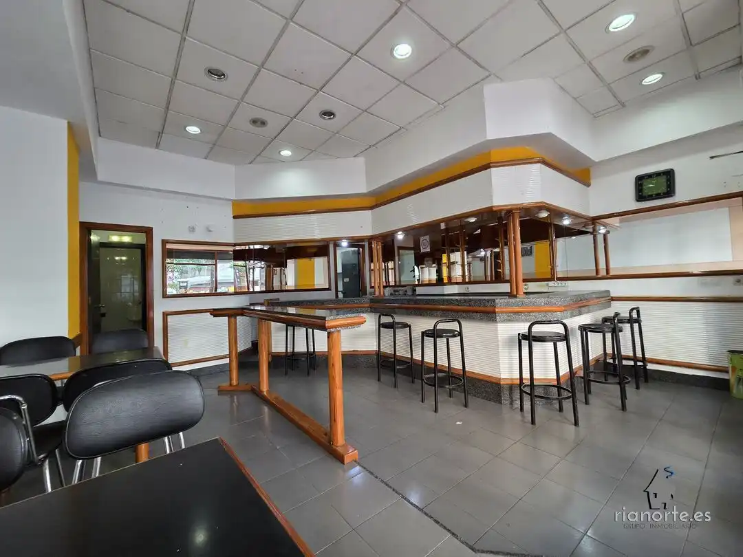 Local comercial en venta en El Carbayedo - El Quirinal