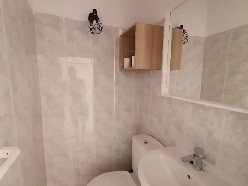 Baño de Piso en venta en Baza con Aire acondicionado, Trastero y Amueblado