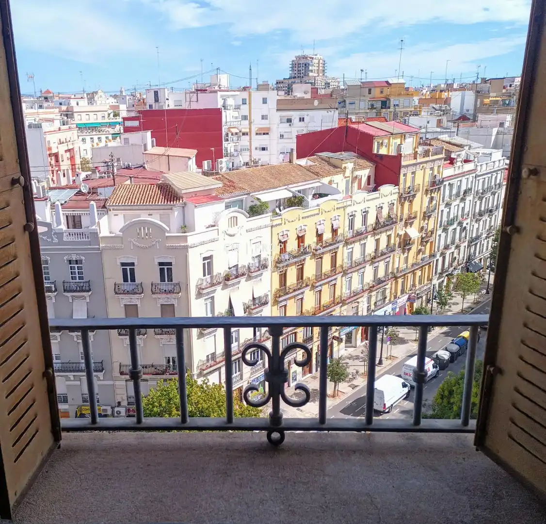 Exterior view of Flat for rent in Valencia  with Air Conditioner, Heating and Terrace