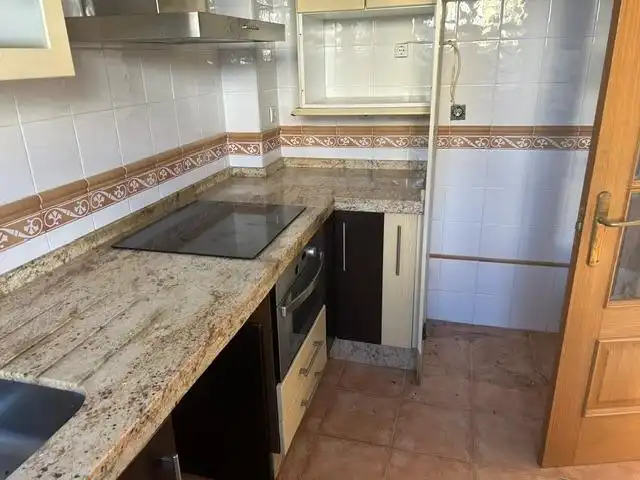 Cuina de Casa adosada en venda en Córdoba amb Aire condicionat, Terrassa i Traster