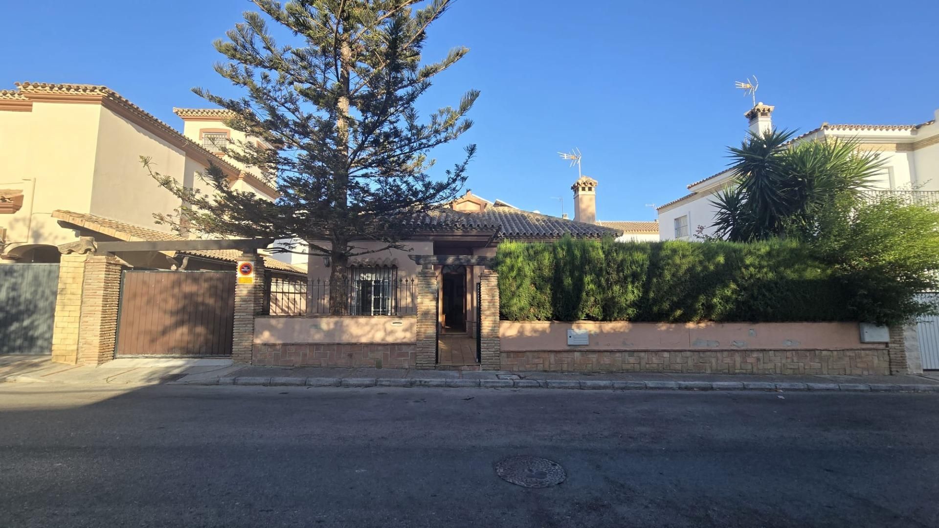 Vista exterior de Casa o chalet en venta en Chiclana de la Frontera con Jardín privado y Terraza