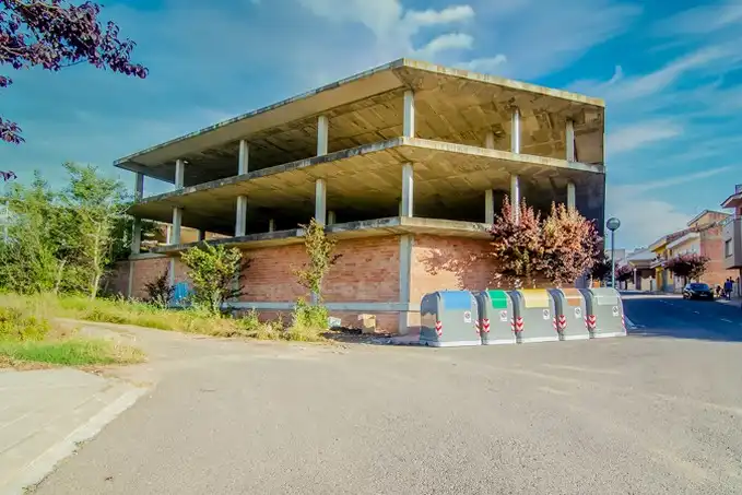 Außenansicht von Gebäude zum Verkauf in Alcoletge