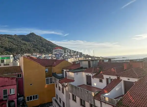 Vista exterior de Casa adosada en venda en A Guarda   amb Calefacció, Jardí privat i Terrassa