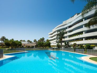 Apartment mit Pool zur Miete in Nueva Andalucía