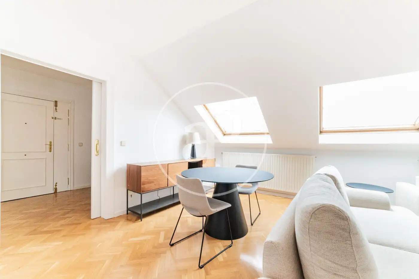 Sala d'estar de Àtic de lloguer en Madrid amb Aire condicionat, Calefacció i Moblat