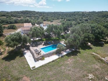 Casa rústica amb piscina en venda a Alaior poble