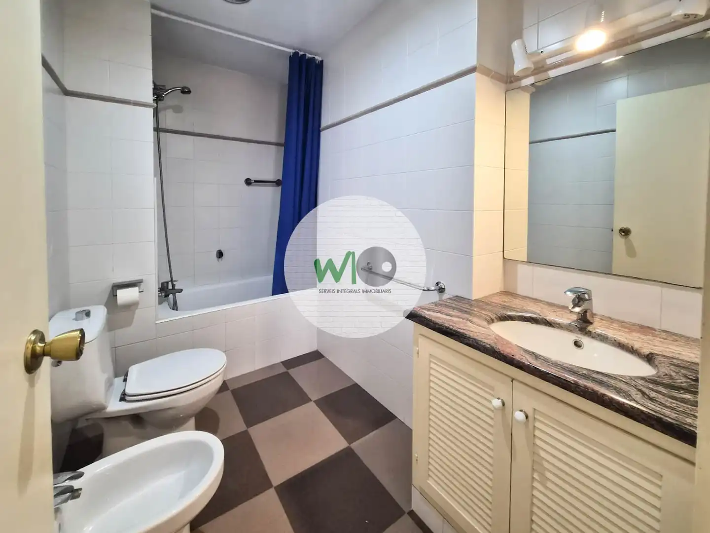 Badezimmer von Wohnung zur Miete in Ventalló mit Klimaanlage, Heizung und Terrasse