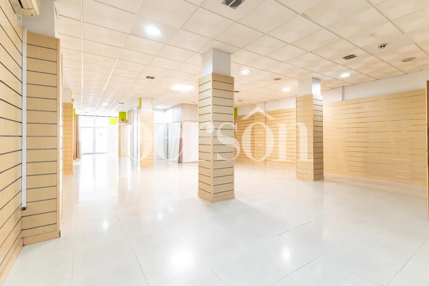 Oficina de lloguer a L'Illa Perduda