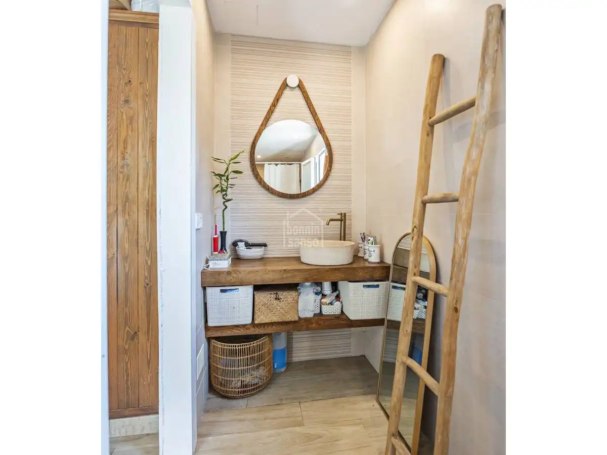 Badezimmer von Country house zum Verkauf in Es Migjorn Gran mit Privatgarten, Terrasse und Möbliert