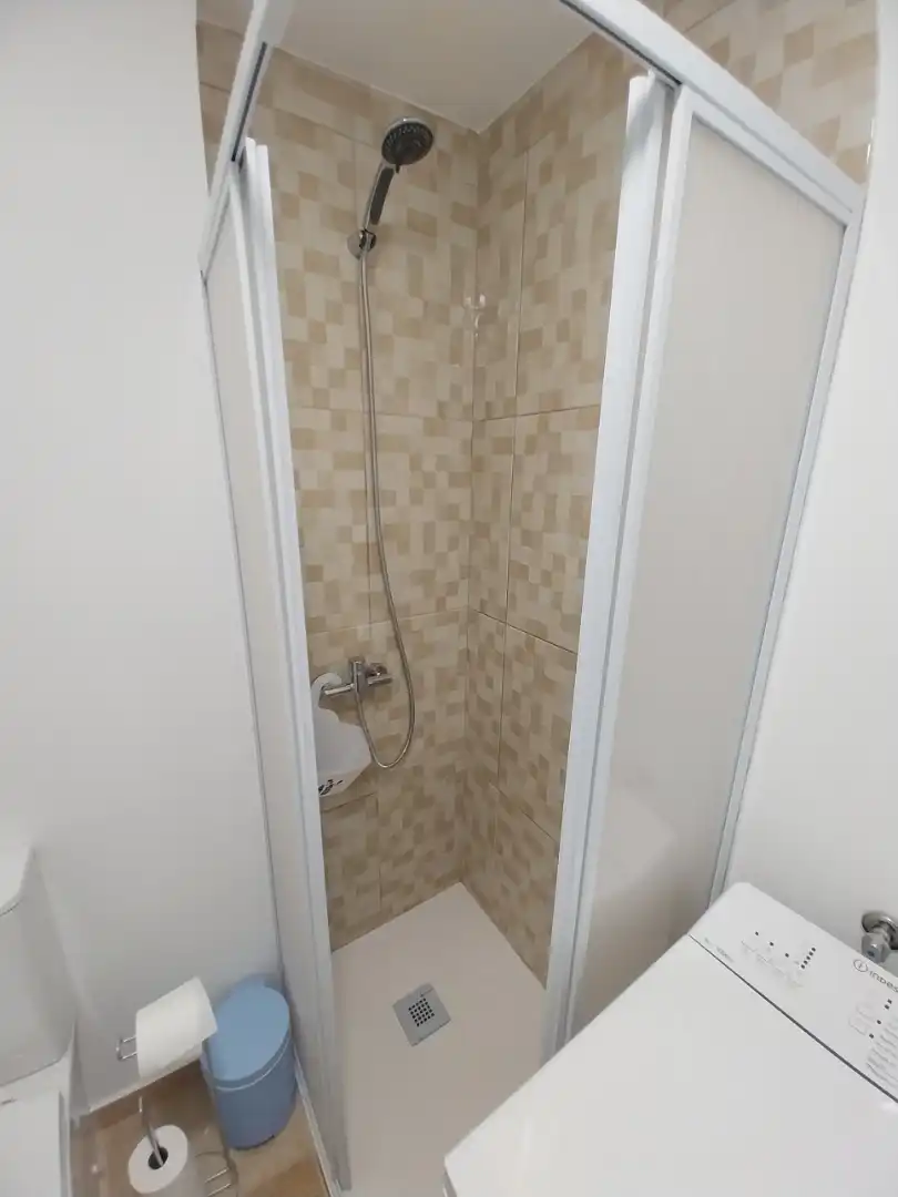 Badezimmer von Wohnungen zur Miete in Las Palmas de Gran Canaria mit Möbliert, Ofen und Waschmaschine