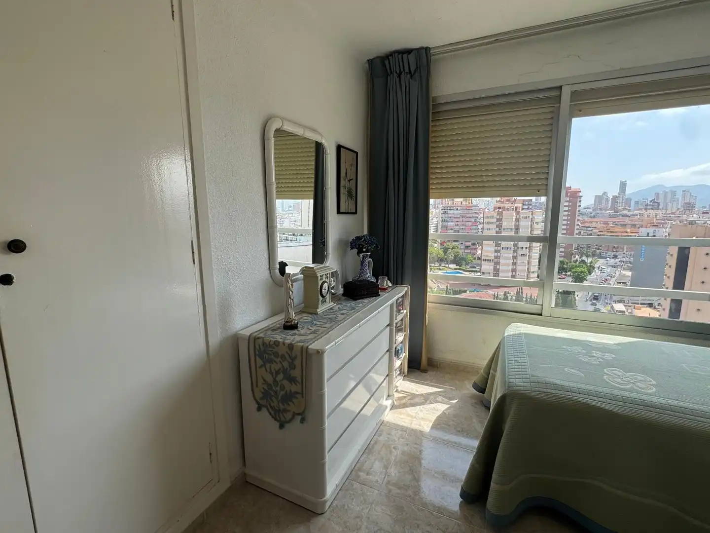 Habitación de Apartamento en venta en Benidorm con Aire acondicionado, Jardín privado y Amueblado