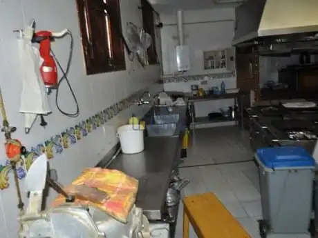 Cuina de Local en venda en Santovenia de la Valdoncina amb Aire condicionat, Parquet i Terrassa