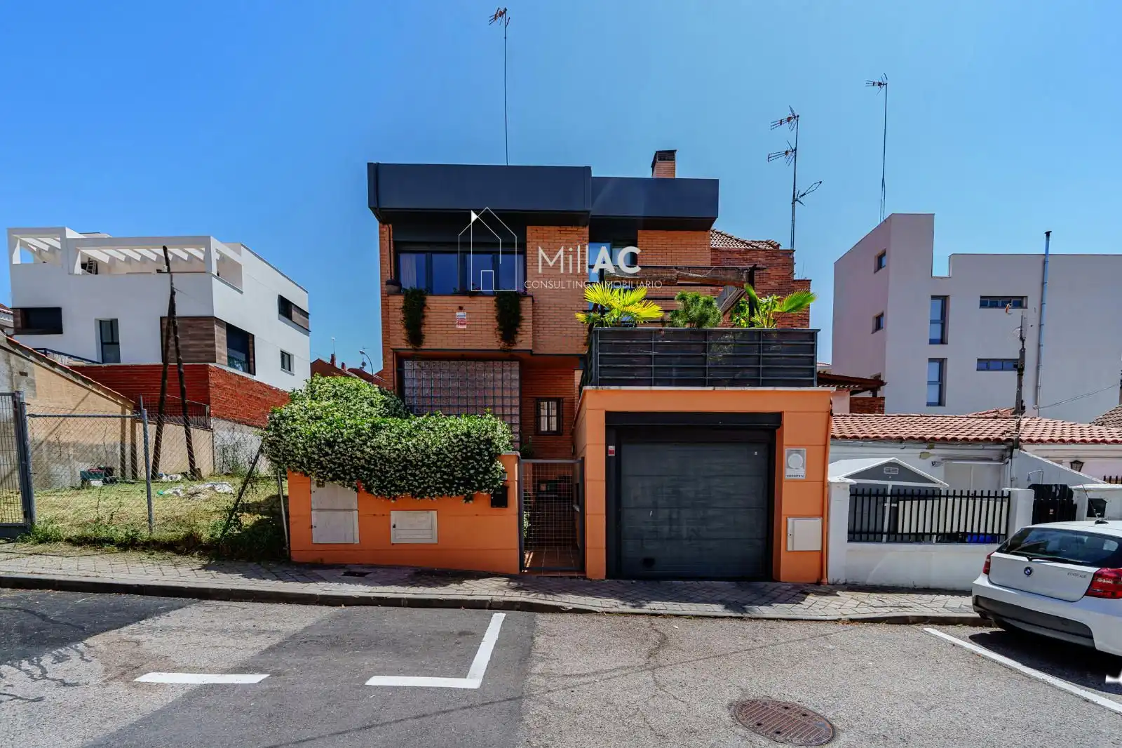 Vista exterior de Casa adosada en venta en Madrid con Aire acondicionado, Calefacción y Jardín privado