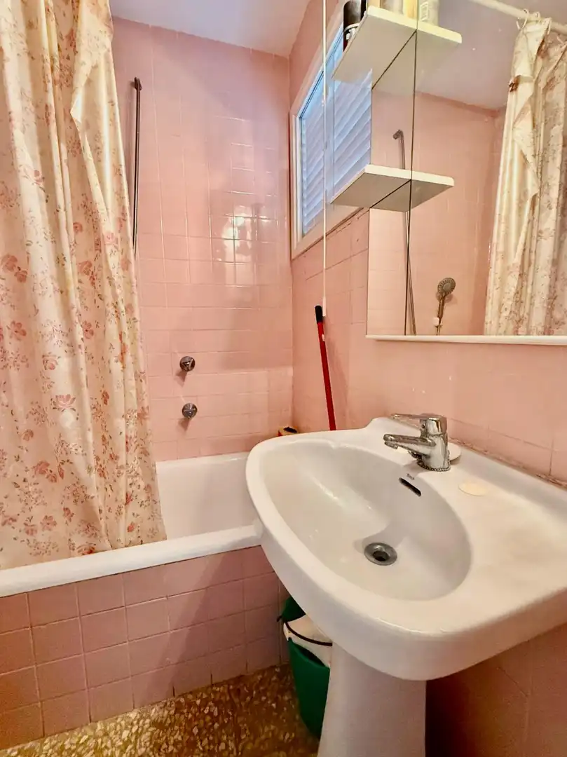 Badezimmer von Wohnungen zum Verkauf in Benidorm mit Gemeinschaftspool