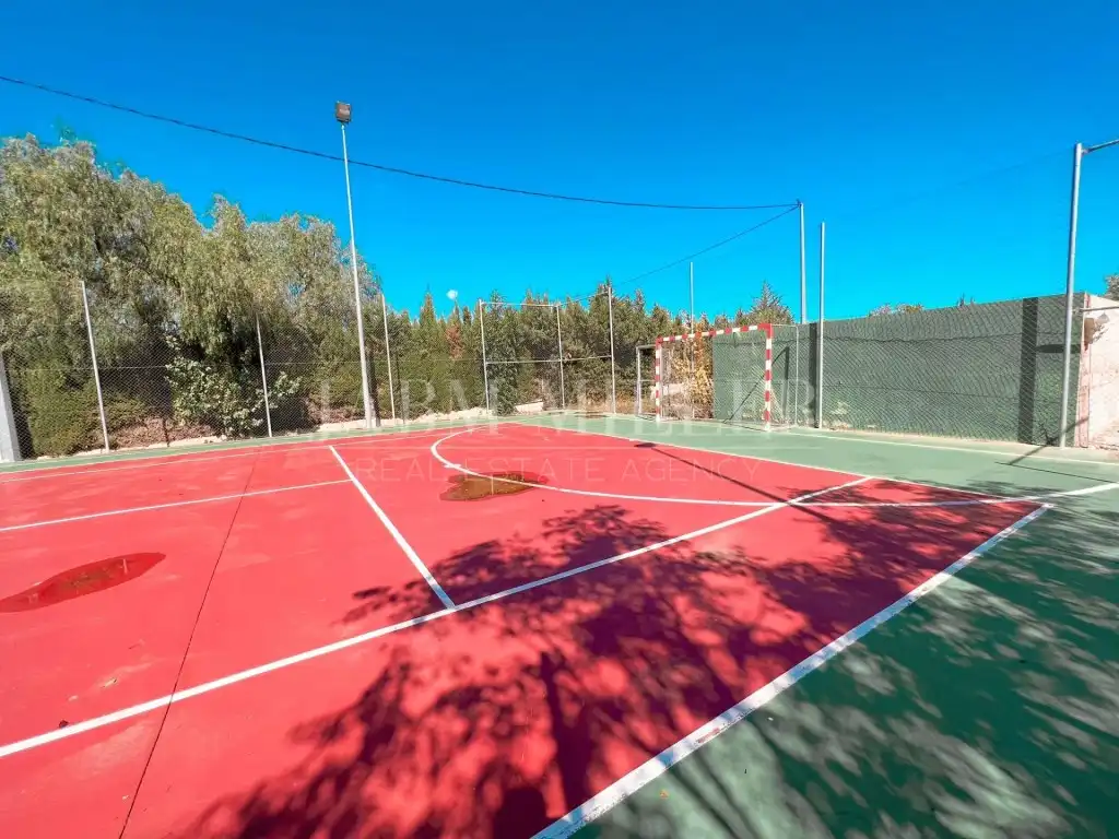 Aparcament de Casa o xalet en venda en Yecla amb Aire condicionat, Calefacció i Jardí privat