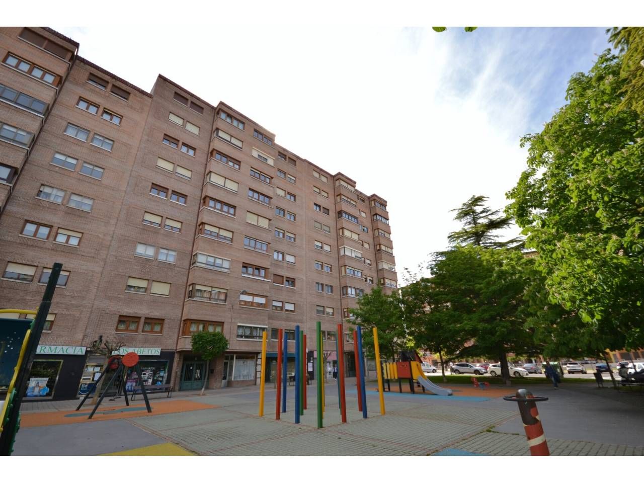 Vista exterior de Pis de lloguer en Palencia Capital amb Calefacció, Parquet i Moblat