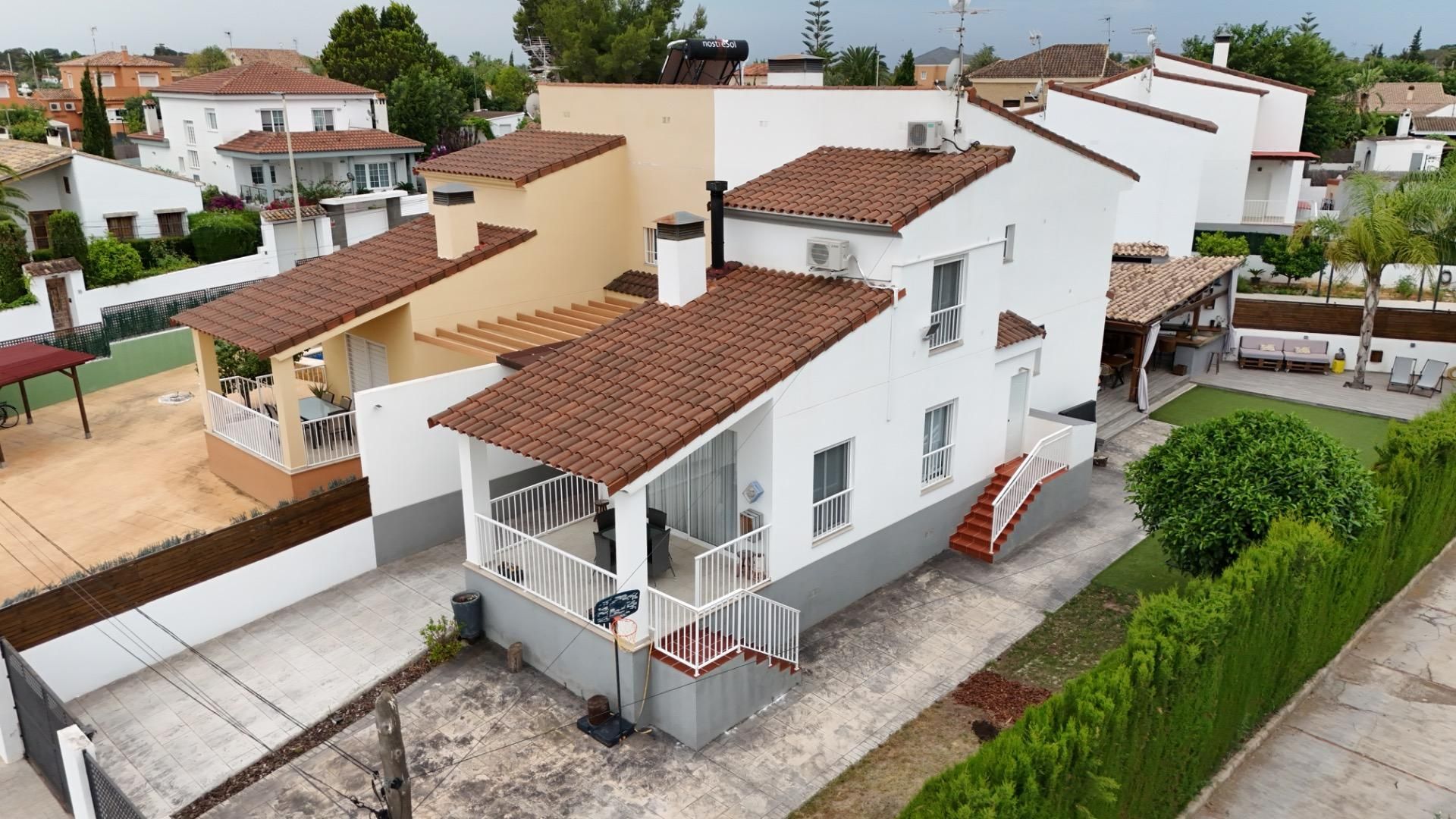 Vista exterior de Casa o xalet en venda en Llíria amb Aire condicionat, Terrassa i Traster
