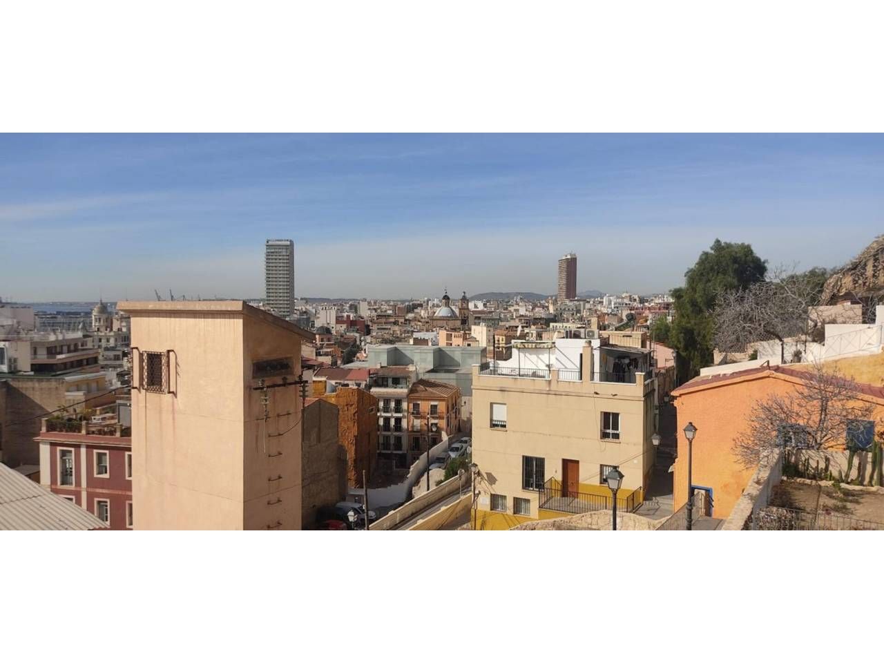 Vista exterior de Casa o xalet en venda en Alicante / Alacant amb Aire condicionat, Jardí privat i Terrassa