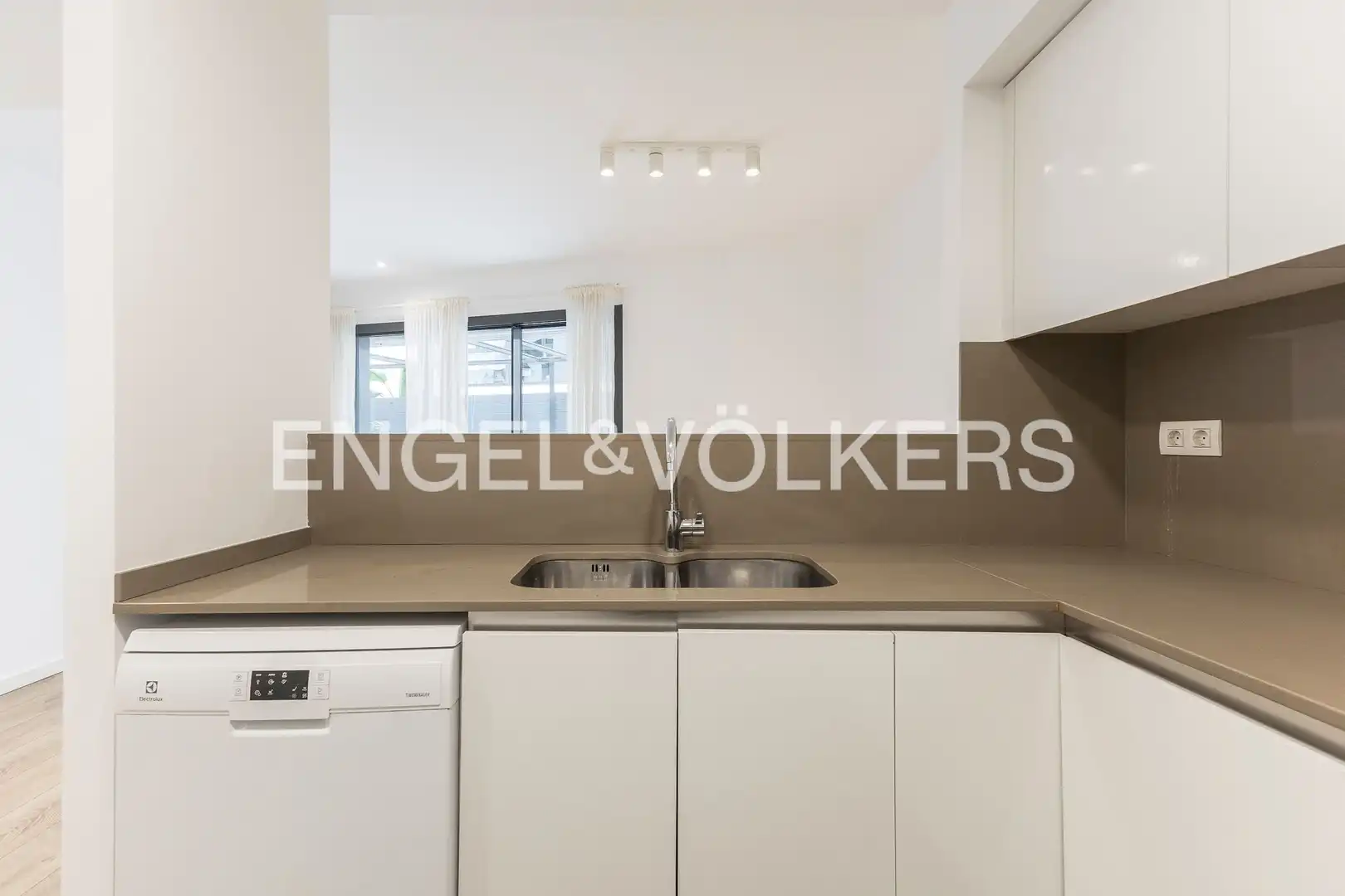Cuina de Apartament en venda en Barcelona amb Aire condicionat, Calefacció i Terrassa