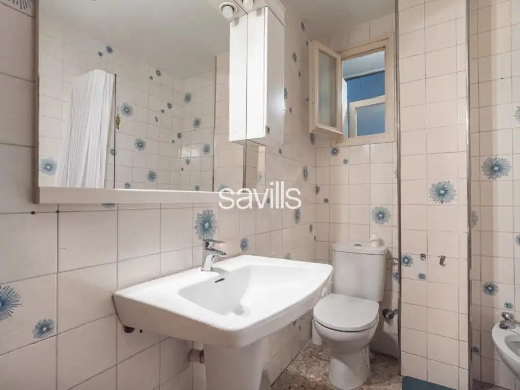 Bathroom of Apartments for sale in Barcelona  with Air Conditioner, Furnished and Oven