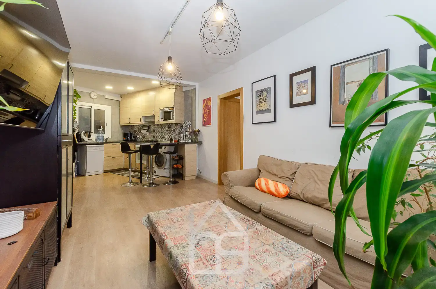 Living room of Flat for sale in Cornellà de Llobregat  with Air Conditioner, Heating and Parquet flooring