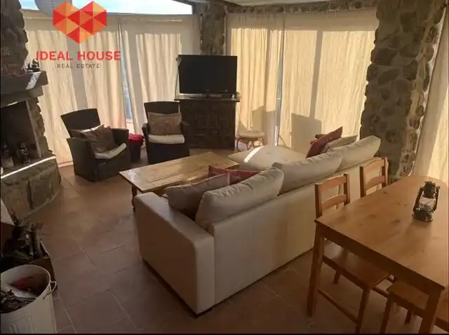 Sala d'estar de Finca rústica en venda en Villacastín amb Jardí privat, Terrassa i Moblat