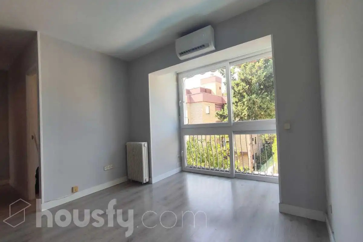 Bedroom of Flat for rent in Madrid  with Air Conditioner, Heating and Parquet flooring